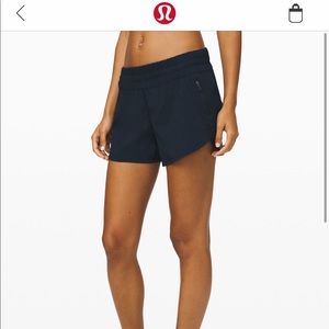 Lululemon Women’s Size 2 Navy Tracker Shorts 4 in
